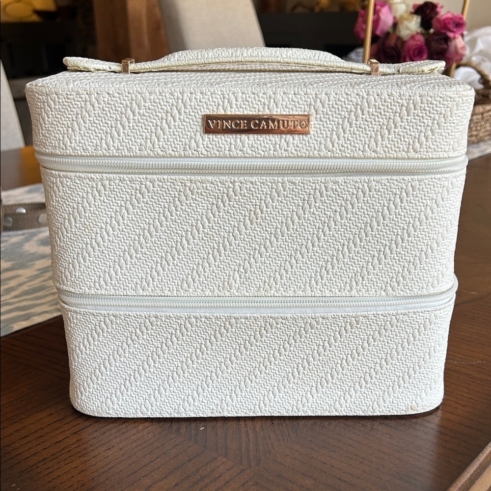 Vince Camuto Cream Textured Cosmetic Case